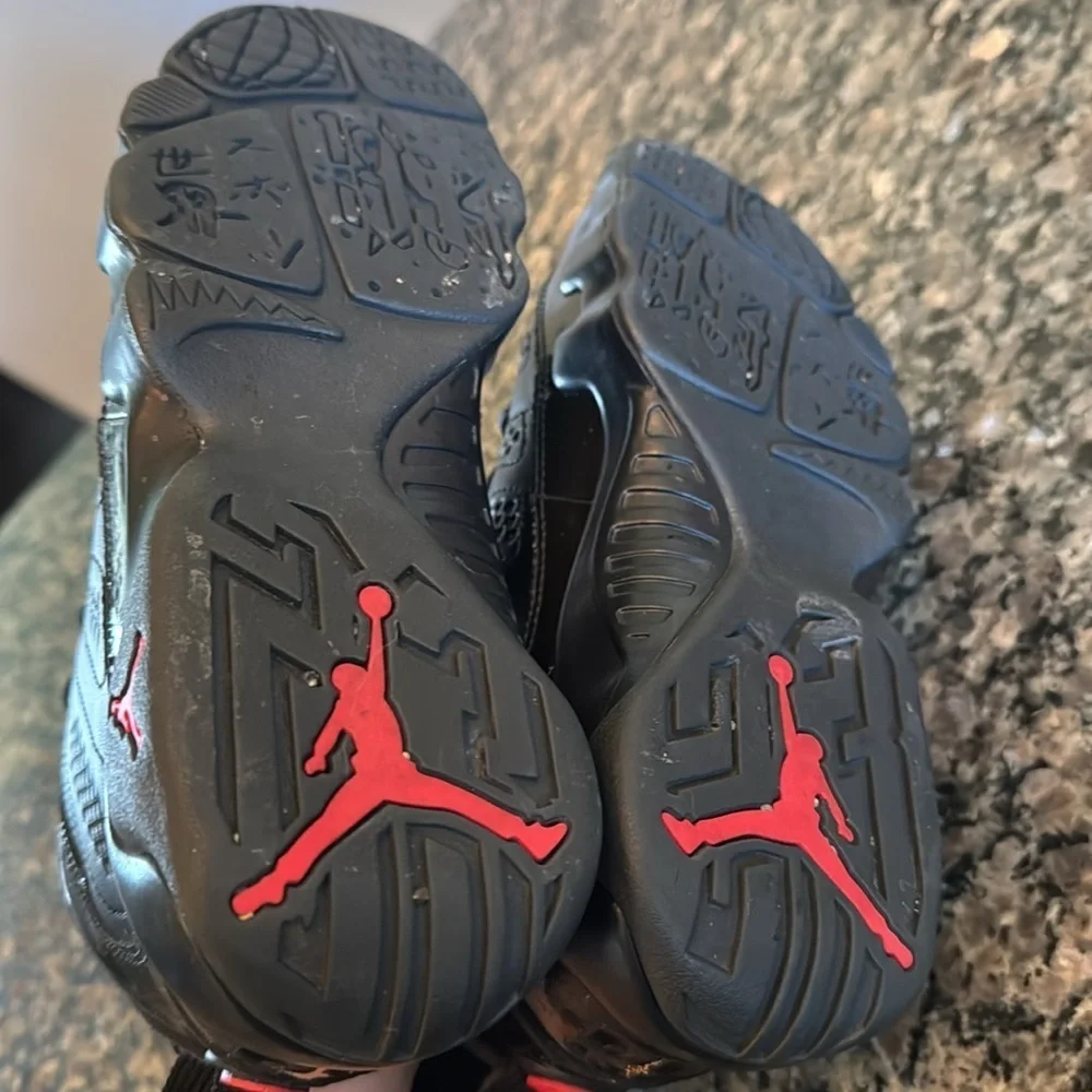 Air Jordan 9 retro Kids Black and Red Sneakers EUC 5Y